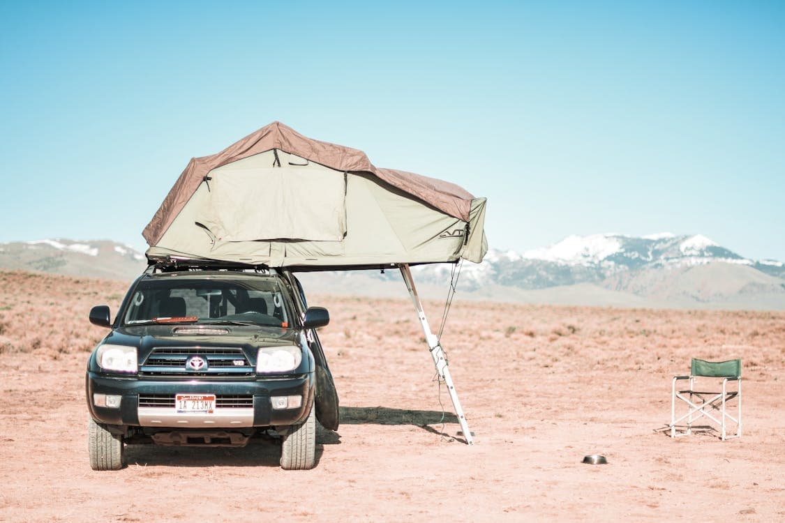 تجهيز سيارة للتخييم في الصحراء
